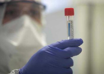 A laboratory operator wearing protective gears runs tests on sample possibly infected with Covid-19 at the Henri Mondor Hospital in Creteil, near Paris, on March 6, 2020 as the novel coronavirus strain that erupted in China this year and causes the COVID-19 disease already left nine dead in France and made hundreds ill. (Photo by Thomas SAMSON / AFP)